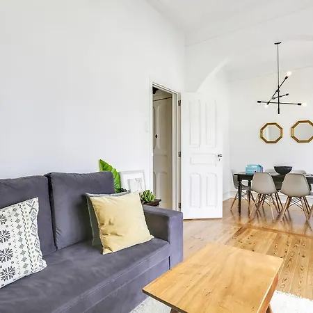 Modern And Stylish 2 Bedroom Apartment *