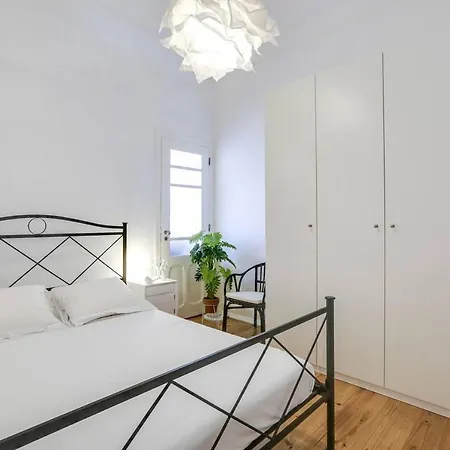 Apartment Modern And Stylish 2 Bedroom