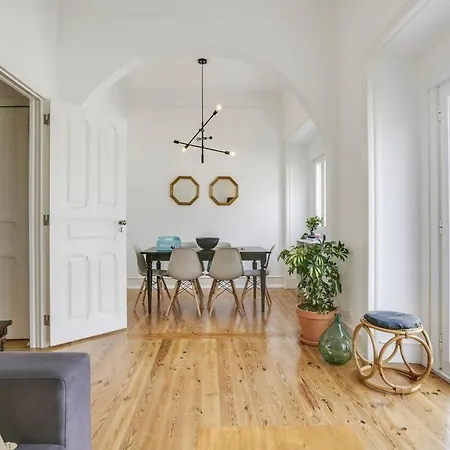 Modern And Stylish 2 Bedroom Lisbon