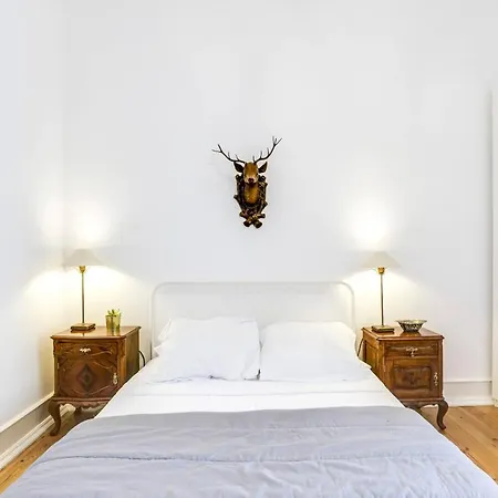 Modern And Stylish 2 Bedroom Lisbon