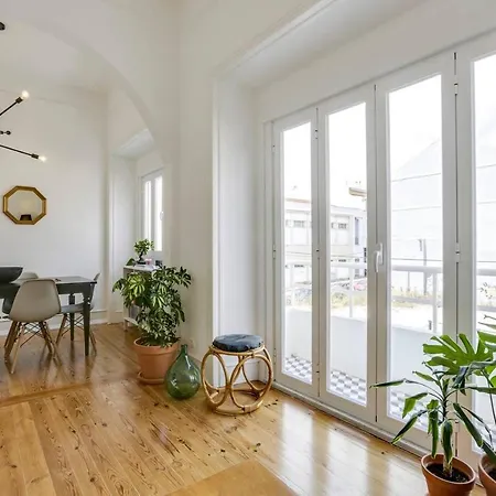 Modern And Stylish 2 Bedroom Lisbon