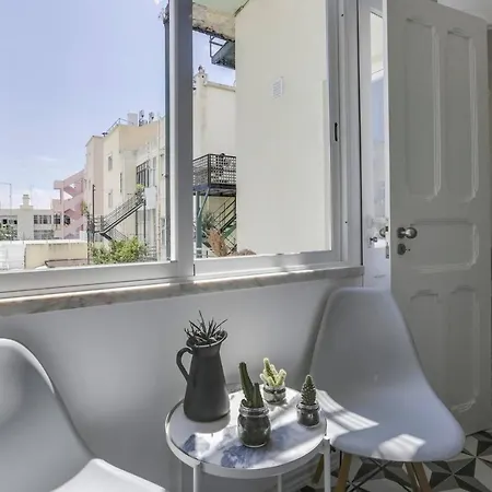 Modern And Stylish 2 Bedroom Lisbon