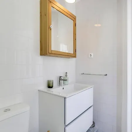 Apartment Modern And Stylish 2 Bedroom